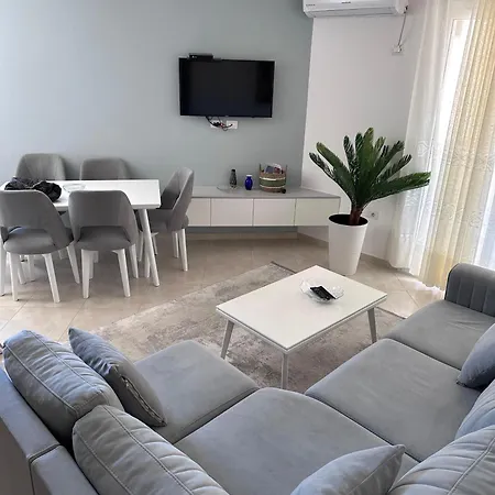 Lungo Mare//newly Furnished 2+2 * Vlorë