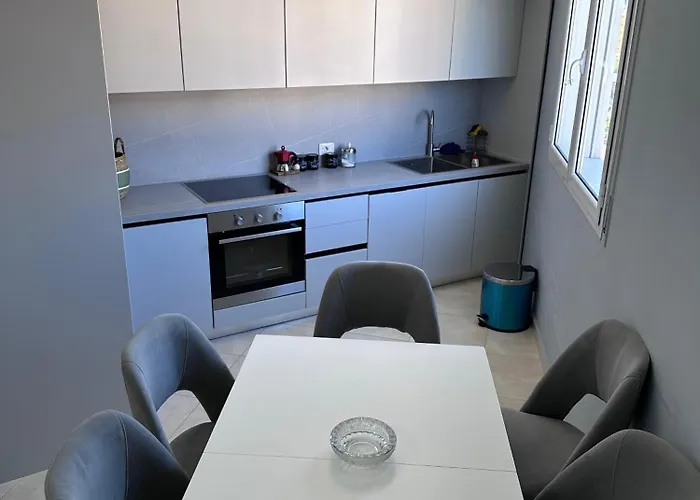 Lungo Mare//newly Furnished 2+2 Daire Avlonya